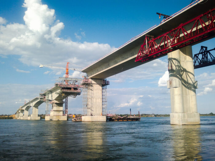 Ponte Kassuende em Tete sobre o rio Zambeze