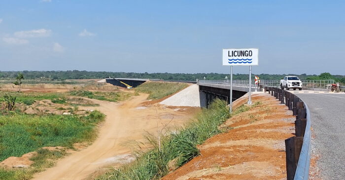 Bridge over Licungo River in N324 road