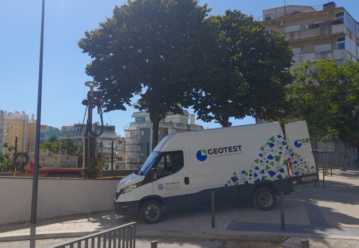 Parque de estacionamento no Alto de São João